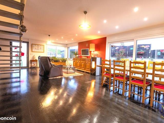 Maison 6 pièces 198 m²