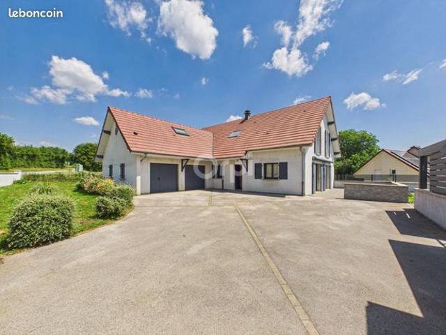 Maison 6 pièces 198 m²