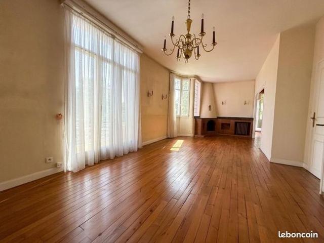 Maison 6 pièces 198 m²