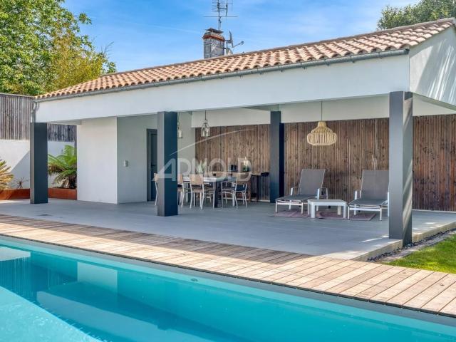 Maison 6 pièces 198 m²