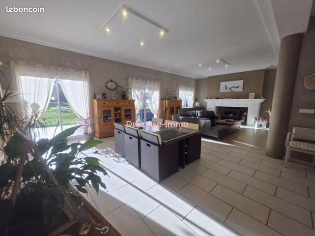 Propriété 6 pièces 198 m²