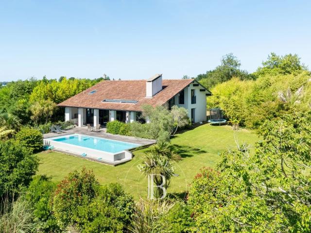 Maison 6 pièces 198 m²