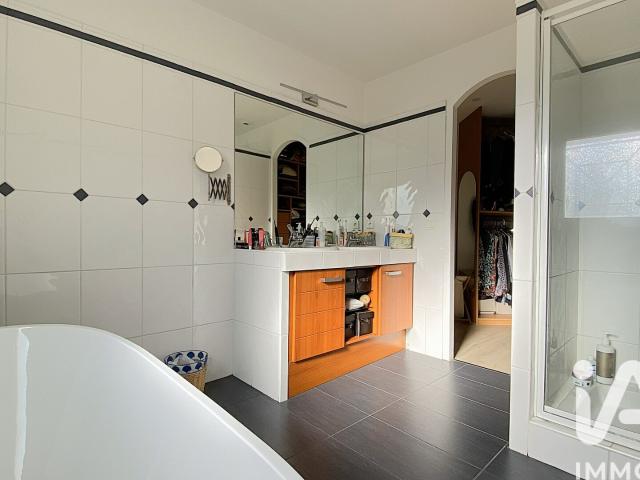 Maison 6 pièces, 199 m² à louer à Saint Médard en Jalles 33160