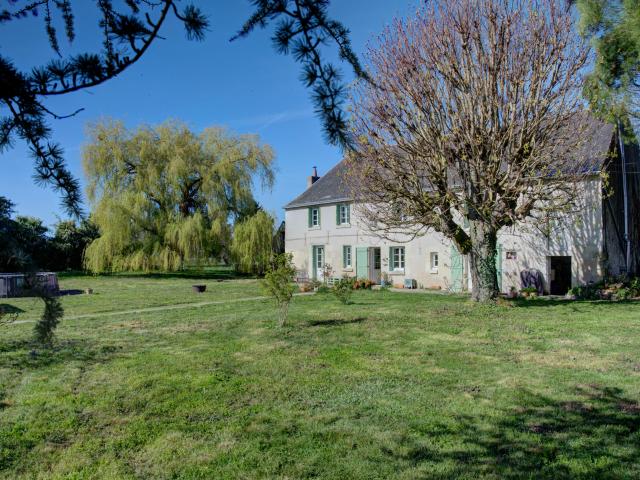 Maison 6 pièces 190 m2 à Reugny avec grange de 190 m2