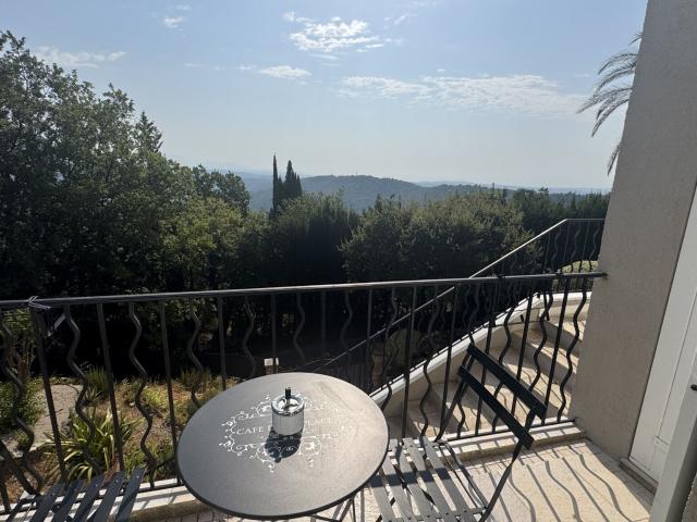 Maison 6 pièces, 190 m² à louer à Le Bar sur Loup 06620