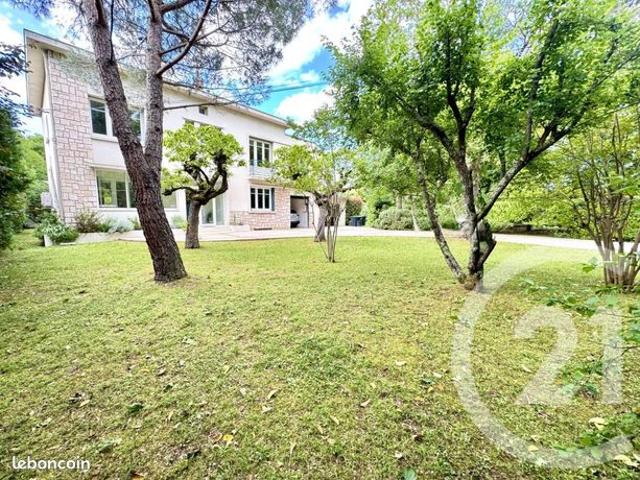 Maison 6 pièces 192 m²