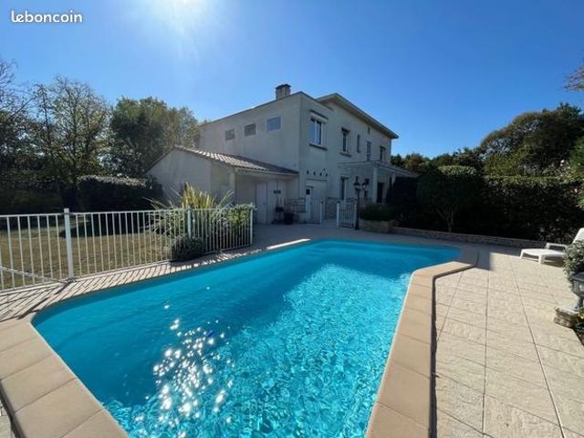 Maison 6 pièces 192 m²