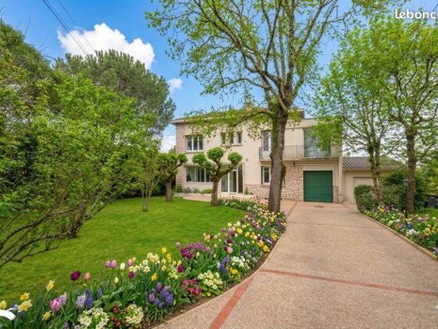 Maison 6 pièces 192 m²