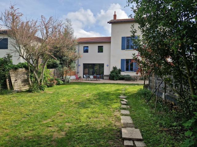 Maison 6 pièces, 192 m² à louer à Écully 69130