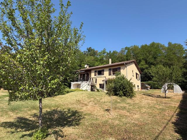 Maison 6 pièces 1 635 m²