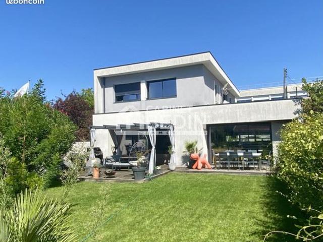 Maison 6 pièces 204 m²
