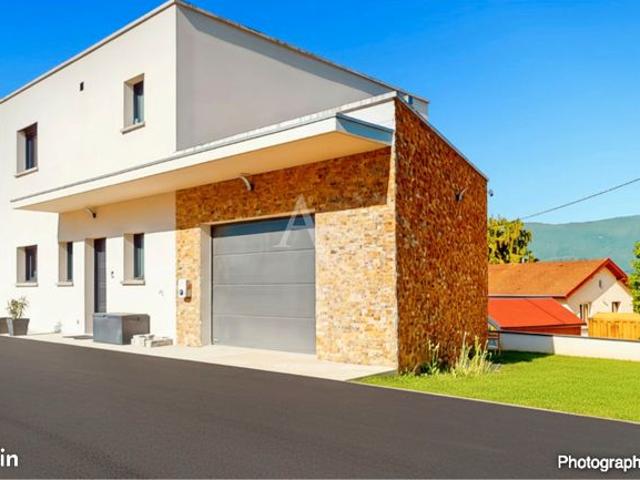 Maison 6 pièces 205 m²