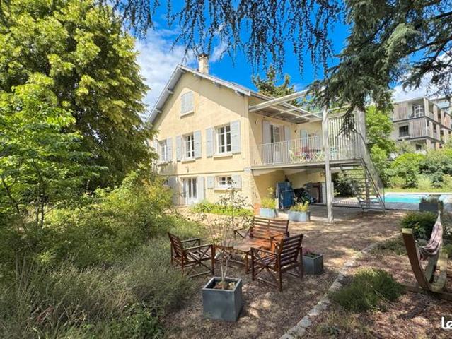 Maison 6 pièces 205 m²