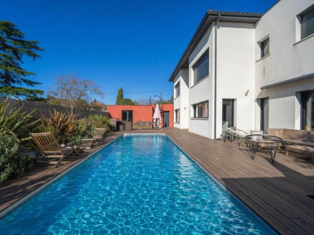 Maison 6 pièces 205 m²
