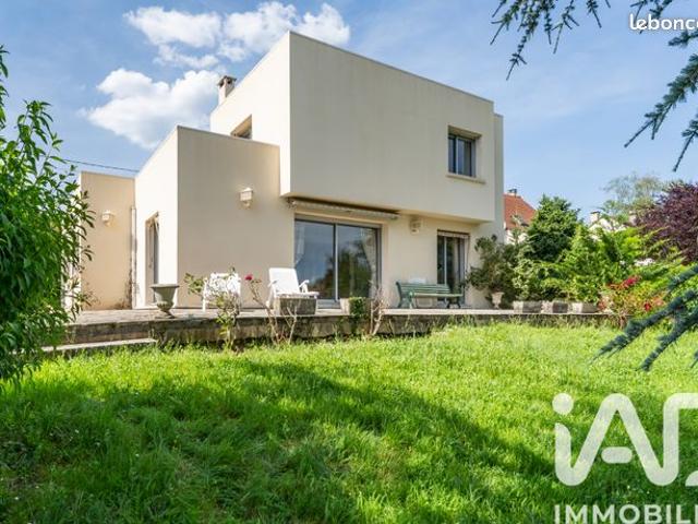 Maison 6 pièces 205 m²