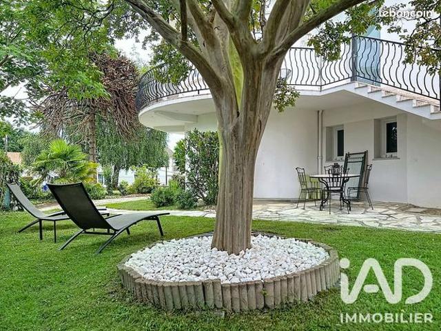 Maison 6 pièces 205 m²