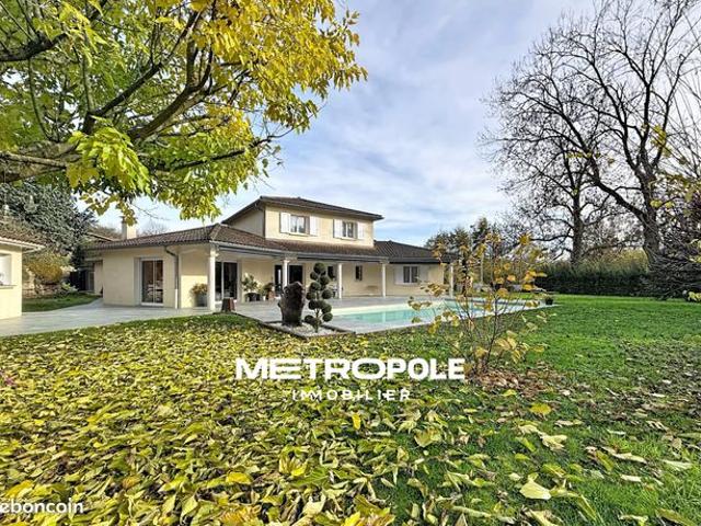 Maison 6 pièces 205 m²