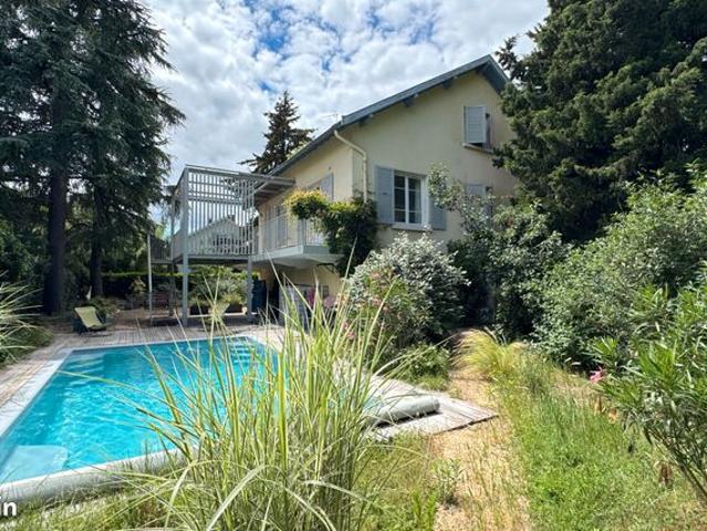 Maison 6 pièces 205 m²