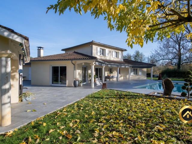 Maison 6 pièces 205 m²