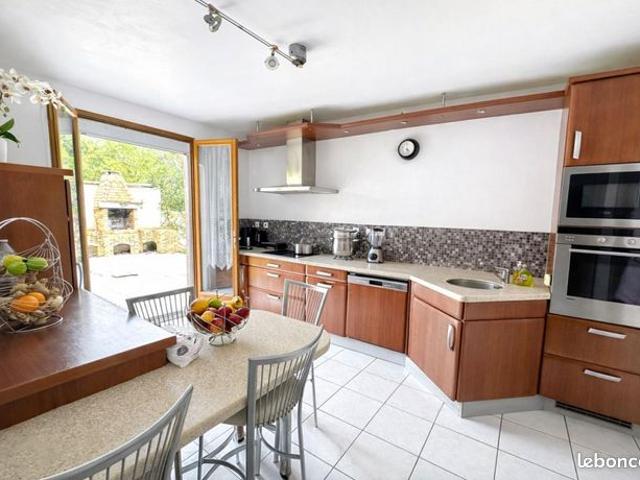 Maison 6 pièces 205 m²