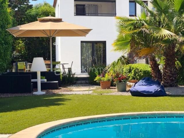 Maison 6 pièces 205 m²
