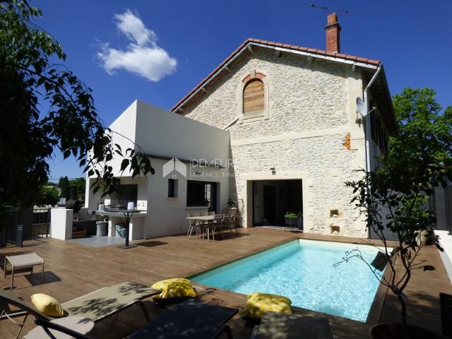 Maison 6 pièces 206 m²
