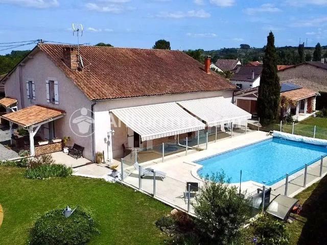 Maison 6 pièces 206 m²