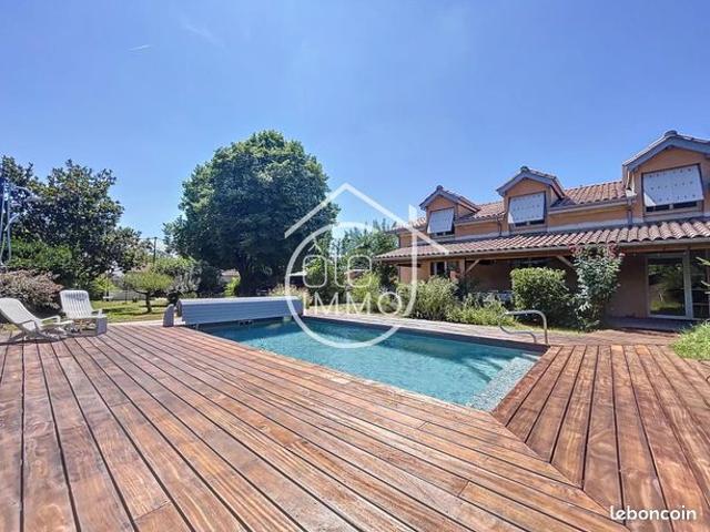 Maison 6 pièces 207 m²