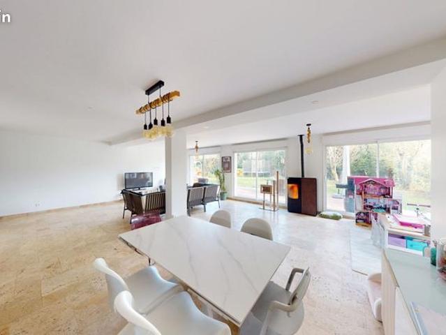 Maison 6 pièces 207 m²
