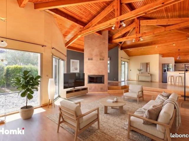 Maison 6 pièces 207 m²