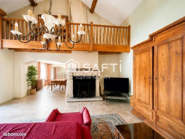 Maison 6 pièces 208 m²