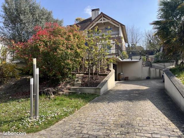 Maison 6 pièces 209 m²
