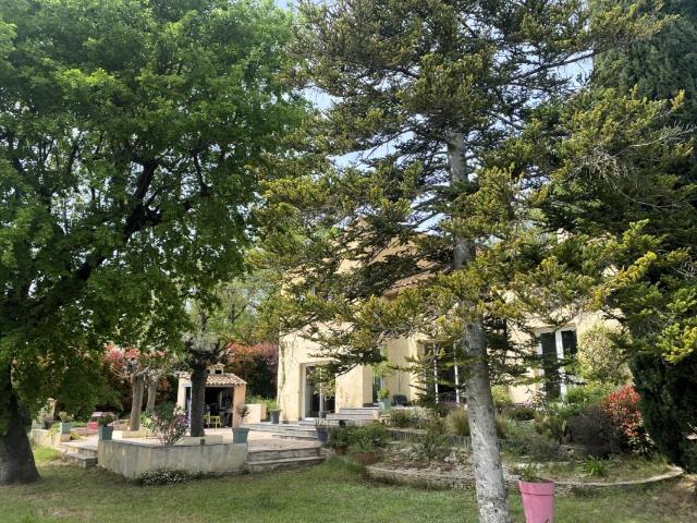 Maison 6 pièces / 200 m² / 1 230 000 EUR / EGUILLES
