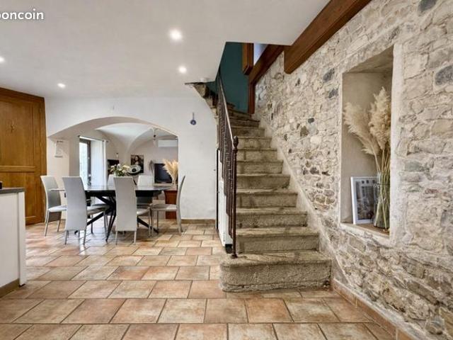 Maison 6 pièces 200 m²