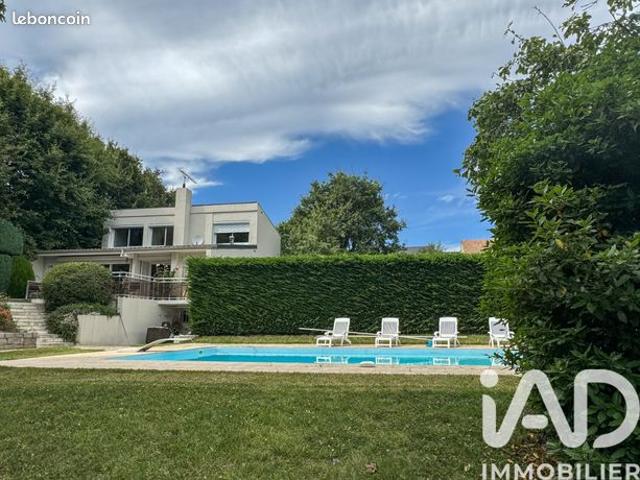 Maison 6 pièces 200 m²