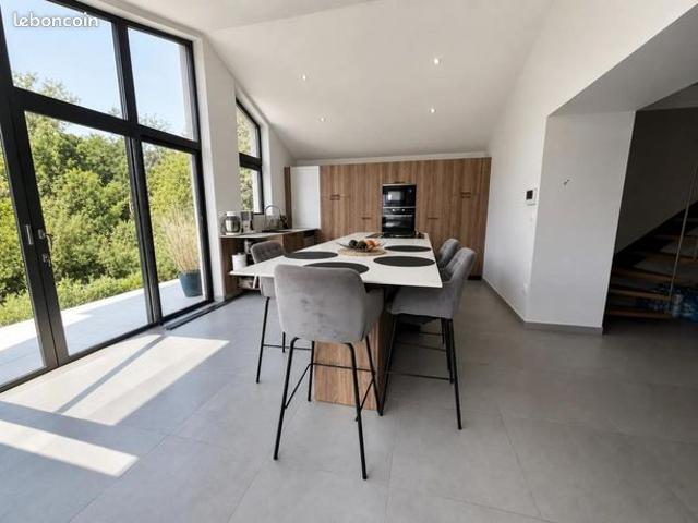 Maison 8 pièces 196 m²