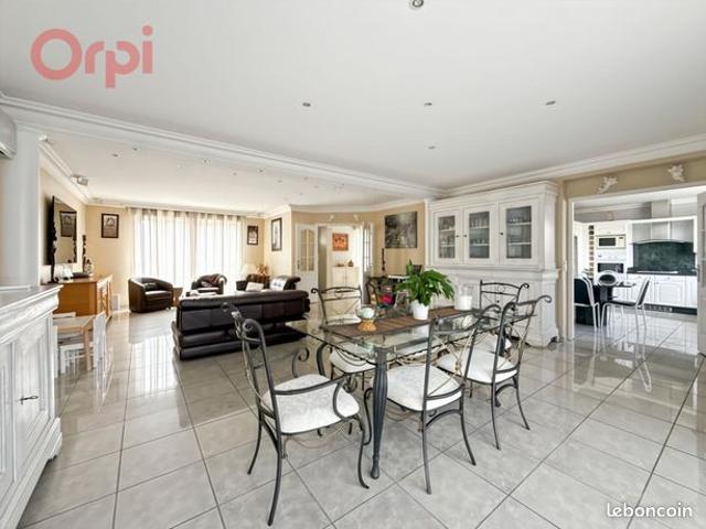 Maison 6 pièces 200 m²