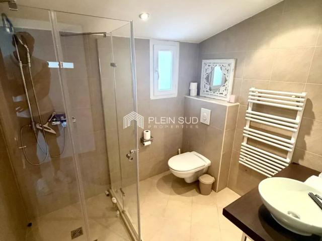 Maison 6 pièces, 200 m² à louer à Valbonne 06560