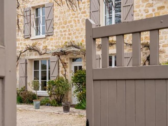 Maison 6 pièces 201 m²