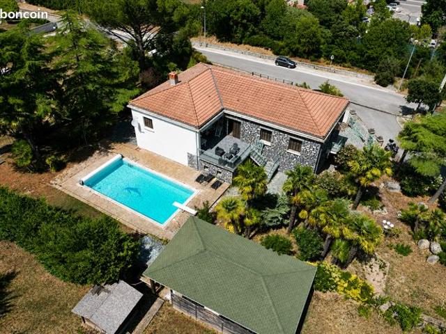 Maison 6 pièces 201 m²
