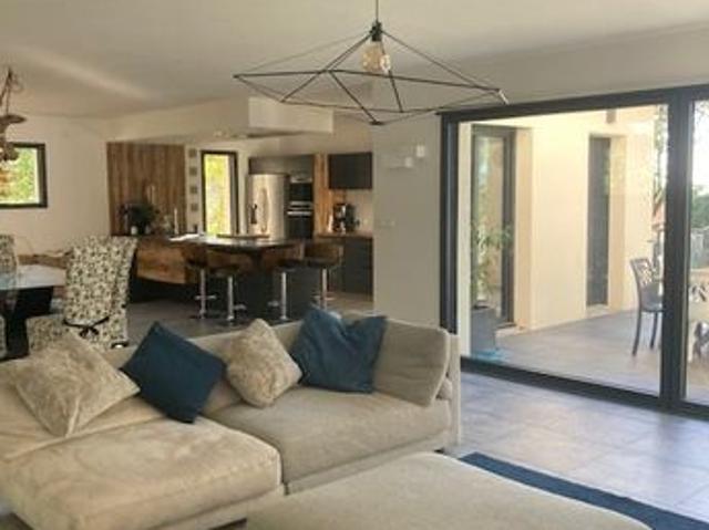 Maison 6 pièces 201 m²