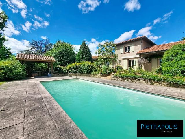 Maison 6 pièces 201 m²
