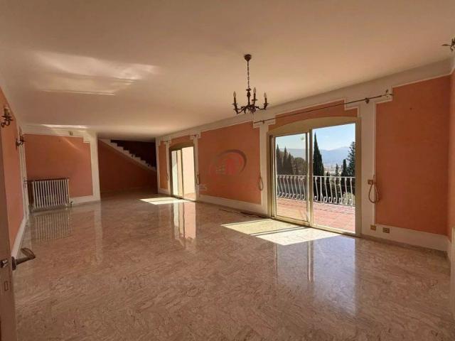 Maison 6 Pièces 201 m²