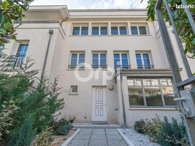 Maison 6 pièces 201 m²