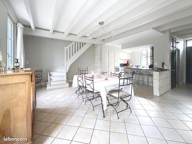 Maison 6 pièces 201 m²