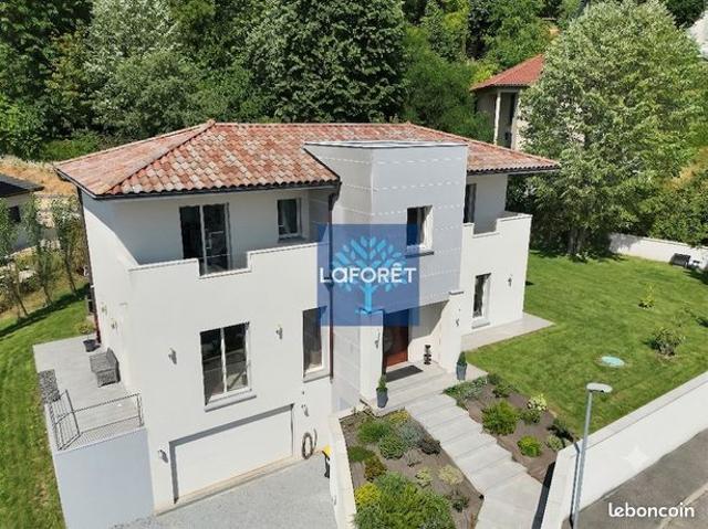 Maison 6 pièces 201 m²