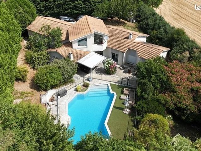 Maison 6 pièces 201 m²