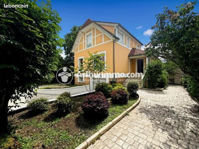 Maison 6 pièces 202 m²