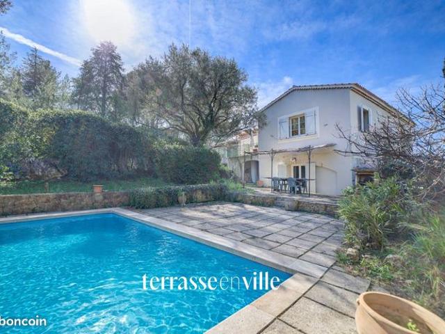 Maison 6 pièces 202 m²