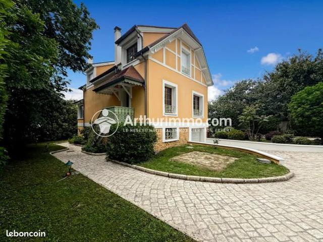 Maison 6 pièces 202 m²